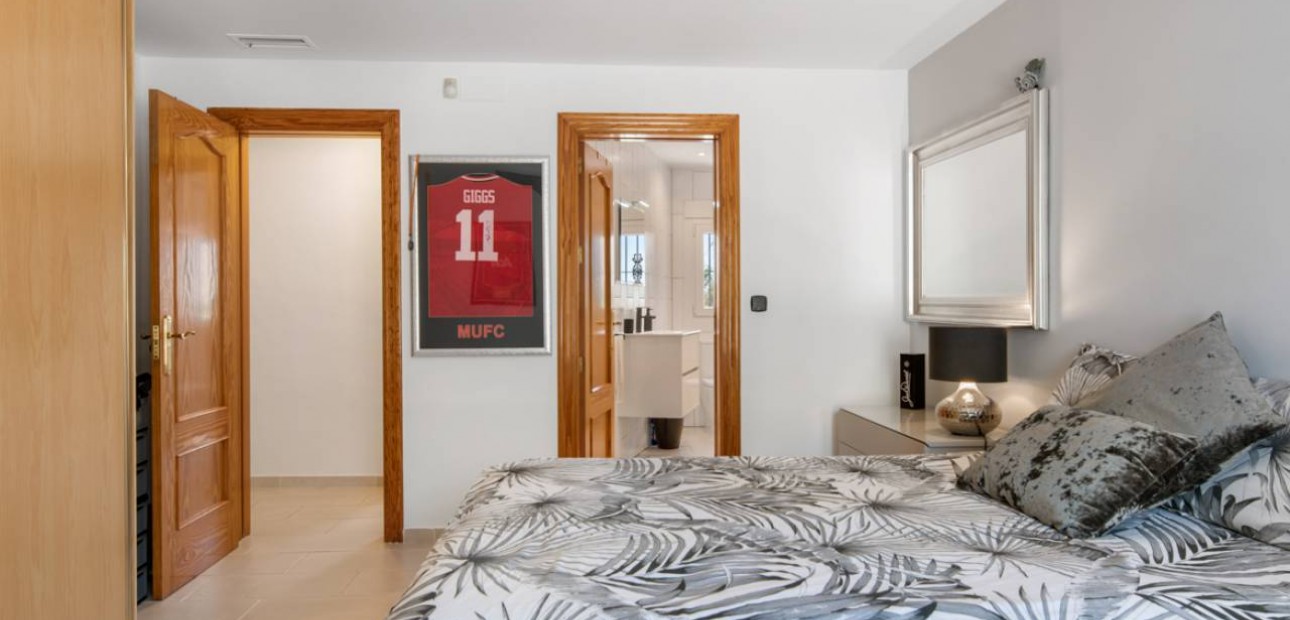 Venta - Finca / Country Property -
Catral