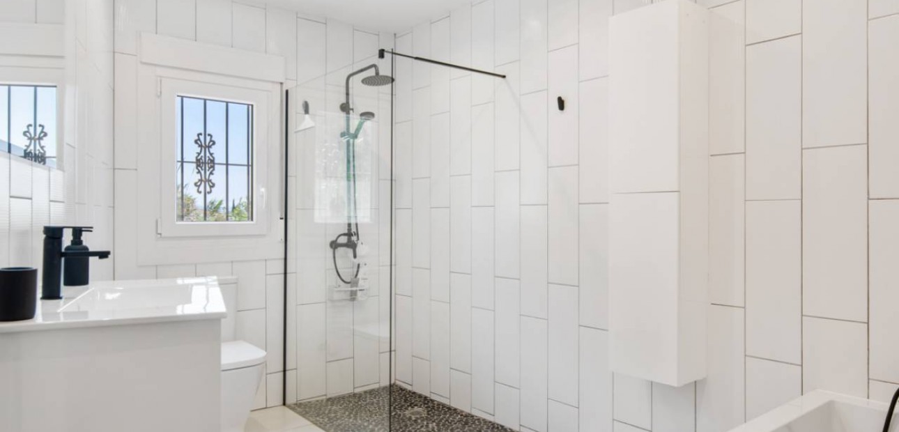 Venta - Finca / Country Property -
Catral