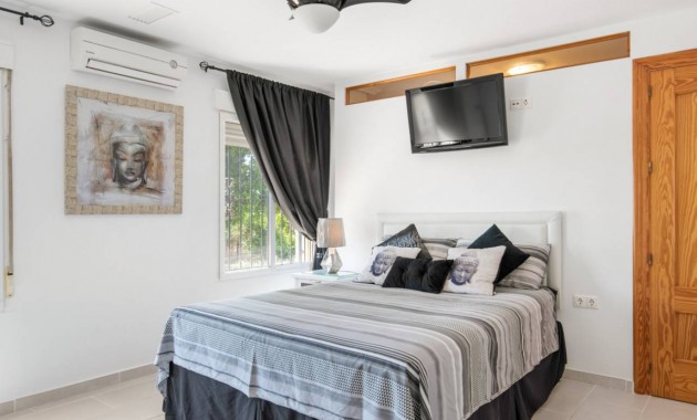 Venta - Finca / Country Property -
Catral