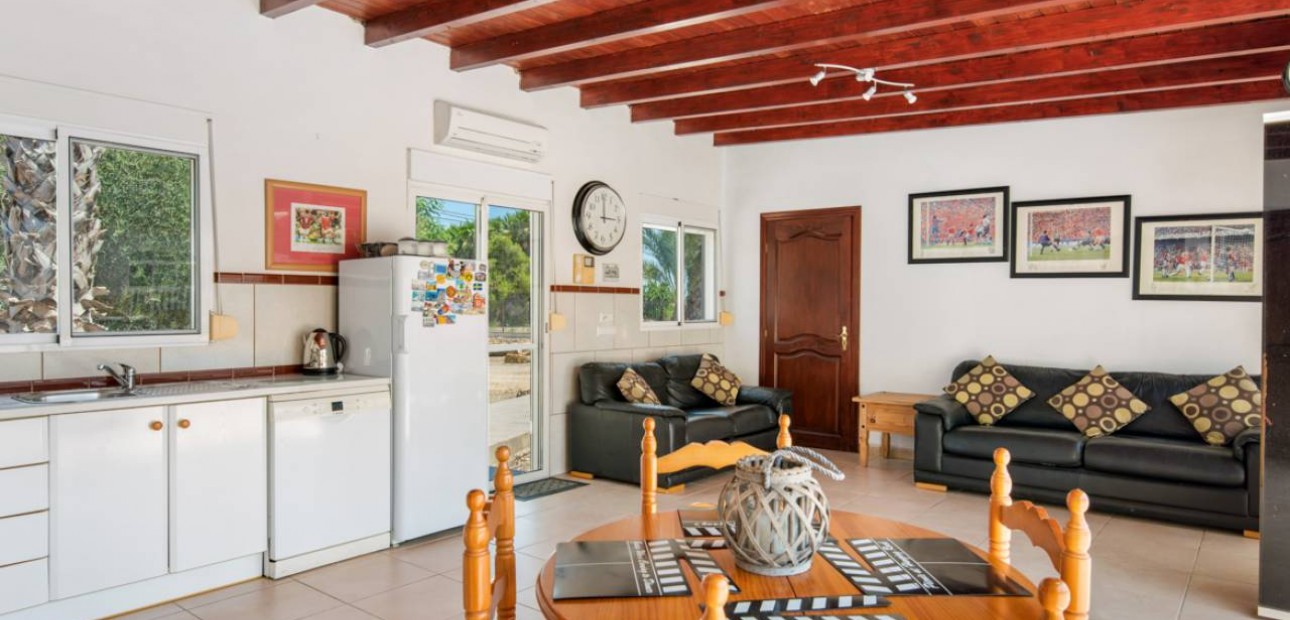 Venta - Finca / Country Property -
Catral