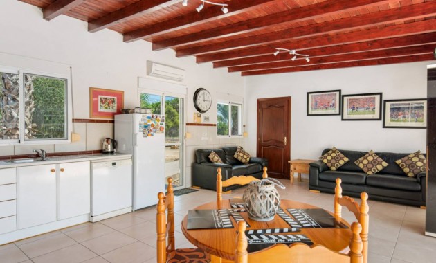 Venta - Finca / Country Property -
Catral