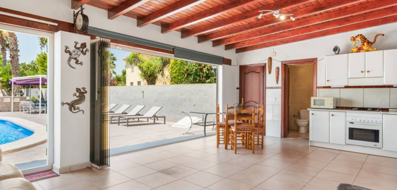 Venta - Finca / Country Property -
Catral