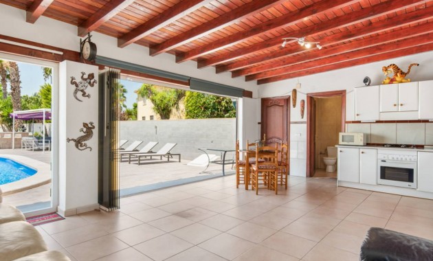 Venta - Finca / Country Property -
Catral