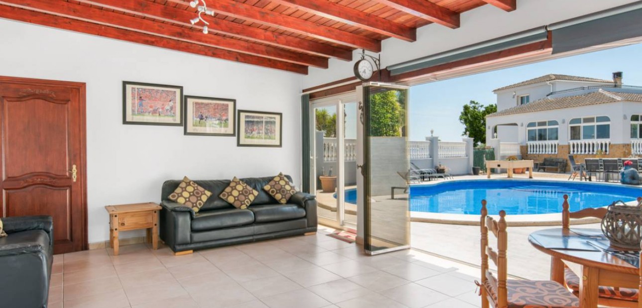 Venta - Finca / Country Property -
Catral