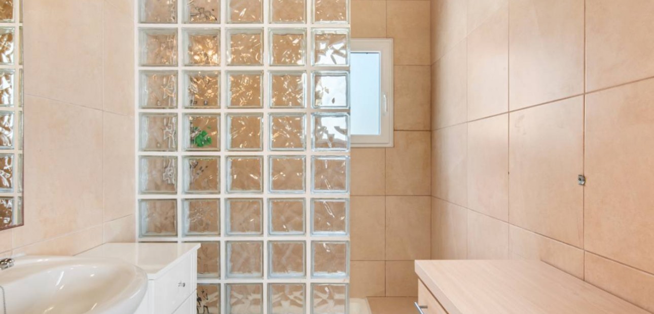 Venta - Finca / Country Property -
Catral