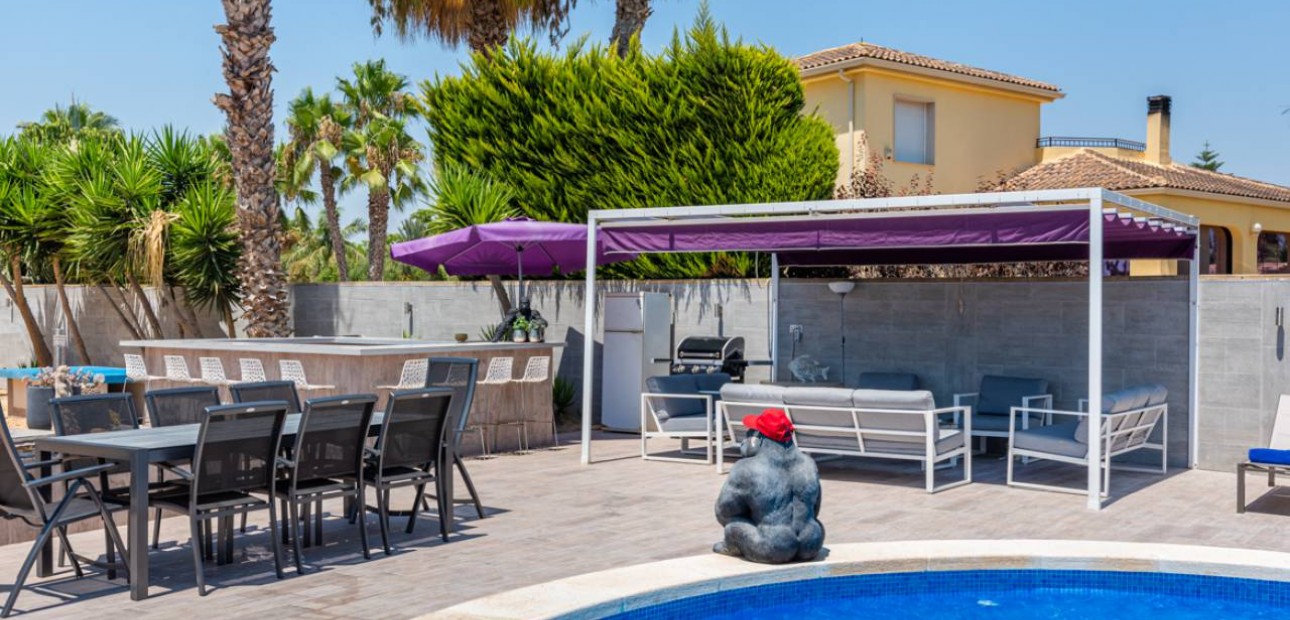 Venta - Finca / Country Property -
Catral