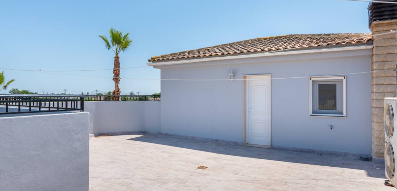 Venta - Finca / Country Property -
Catral