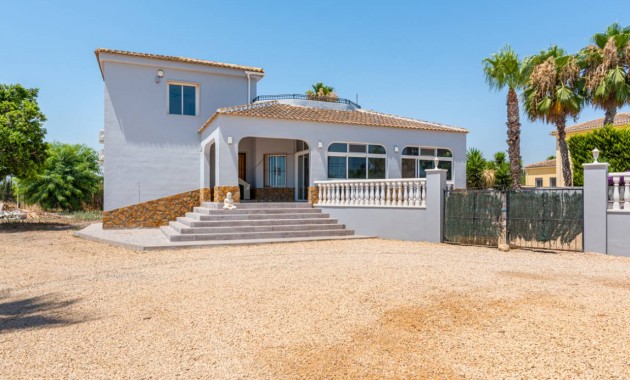 Venta - Finca / Country Property -
Catral