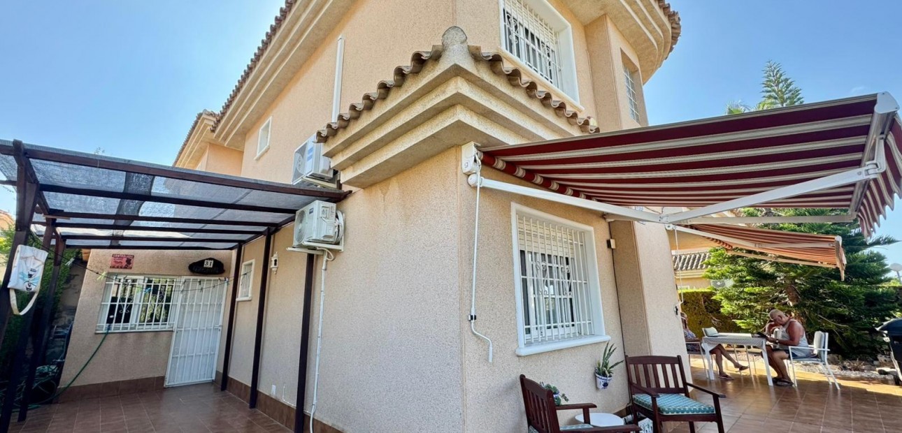Venta - Villa -
Torrevieja - Los altos