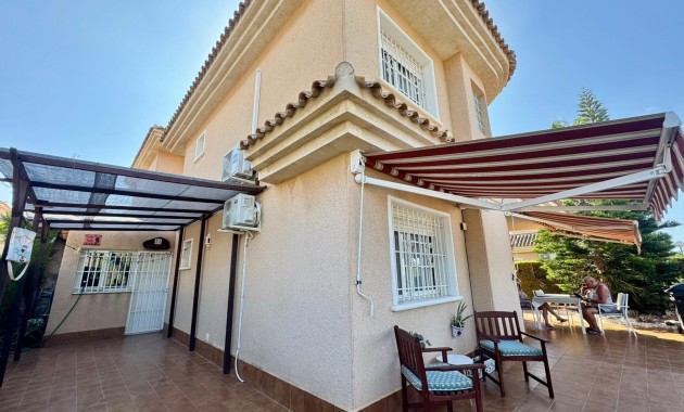 Venta - Villa -
Torrevieja - Los altos