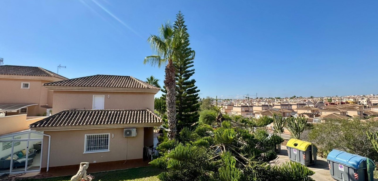 Venta - Villa -
Torrevieja - Los altos