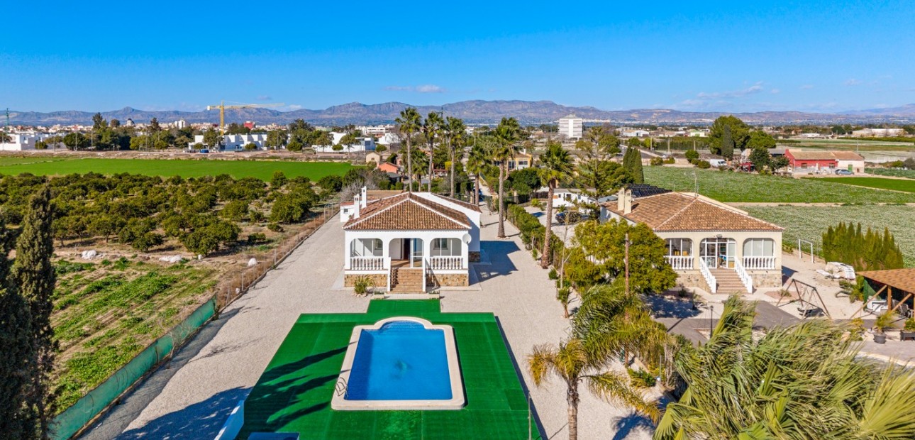 Sale - Country Property -
Dolores