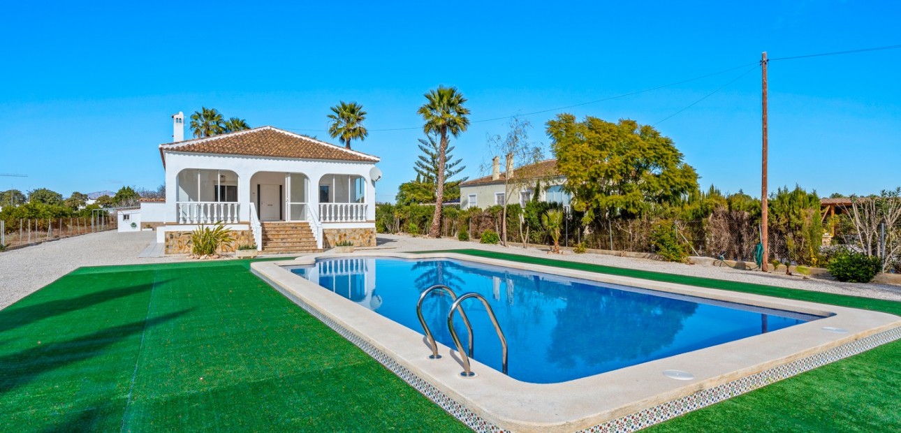 Sale - Country Property -
Dolores