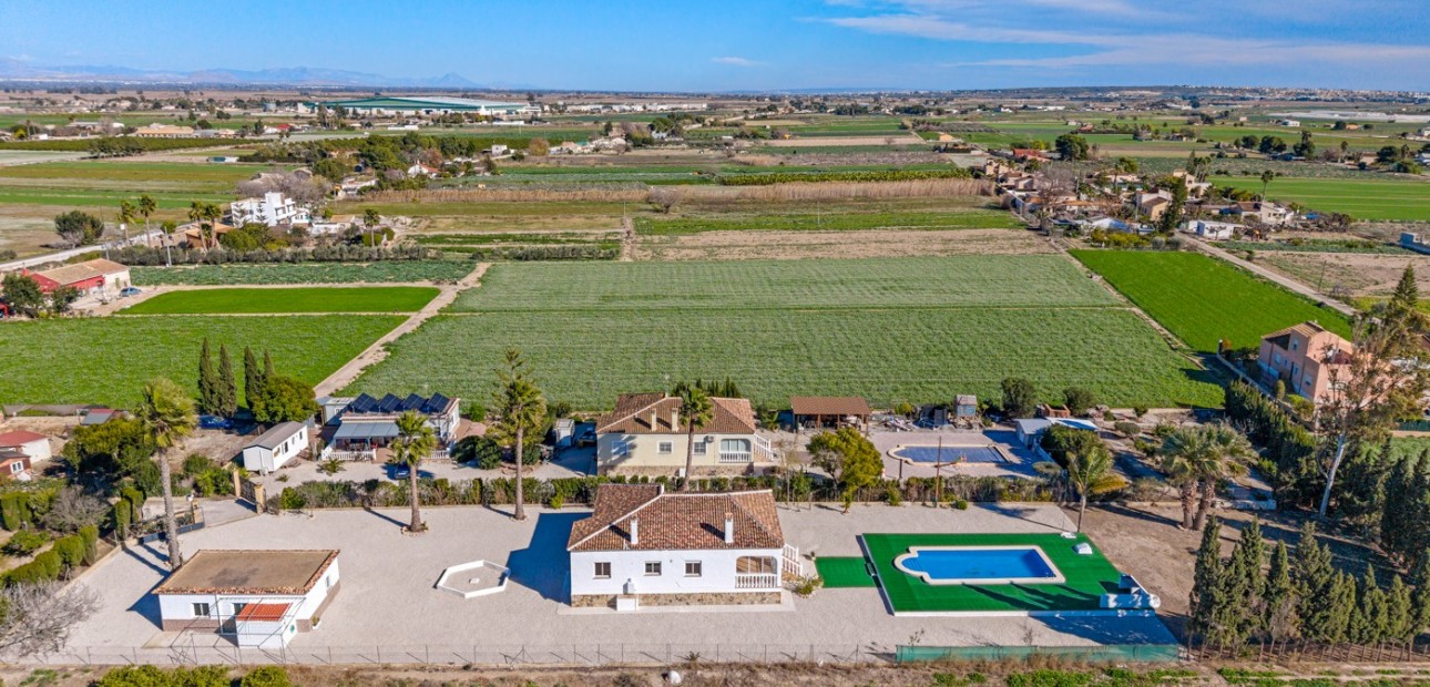 Sale - Country Property -
Dolores