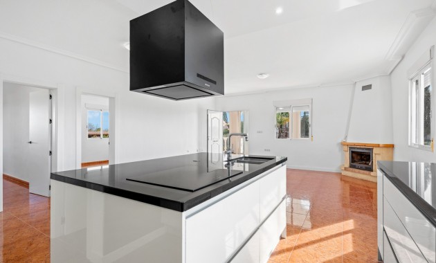 Sale - Country Property -
Dolores