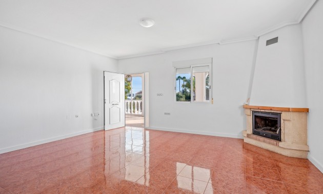 Sale - Country Property -
Dolores