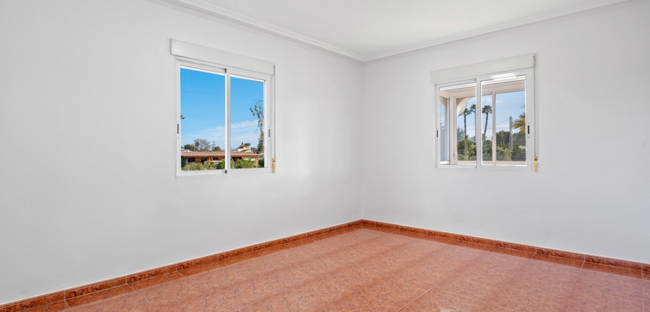 Sale - Country Property -
Dolores