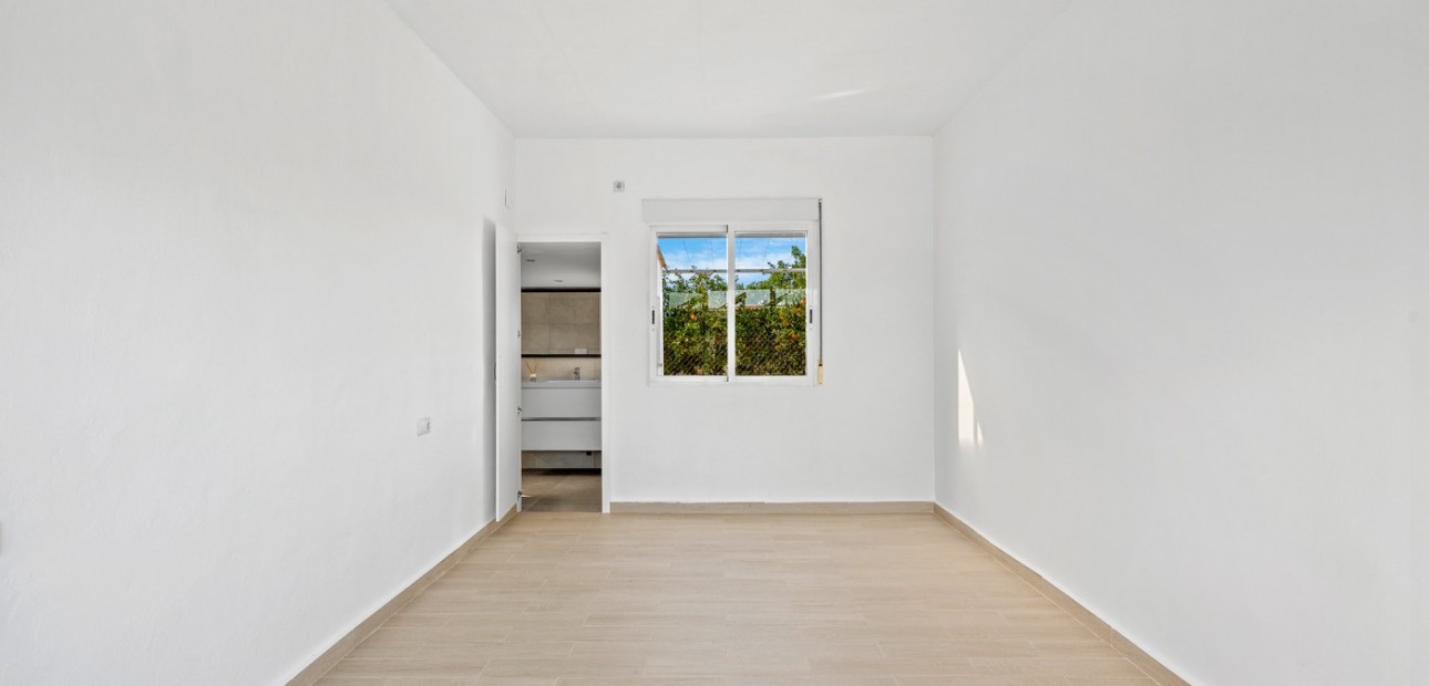 Sale - Country Property -
Dolores