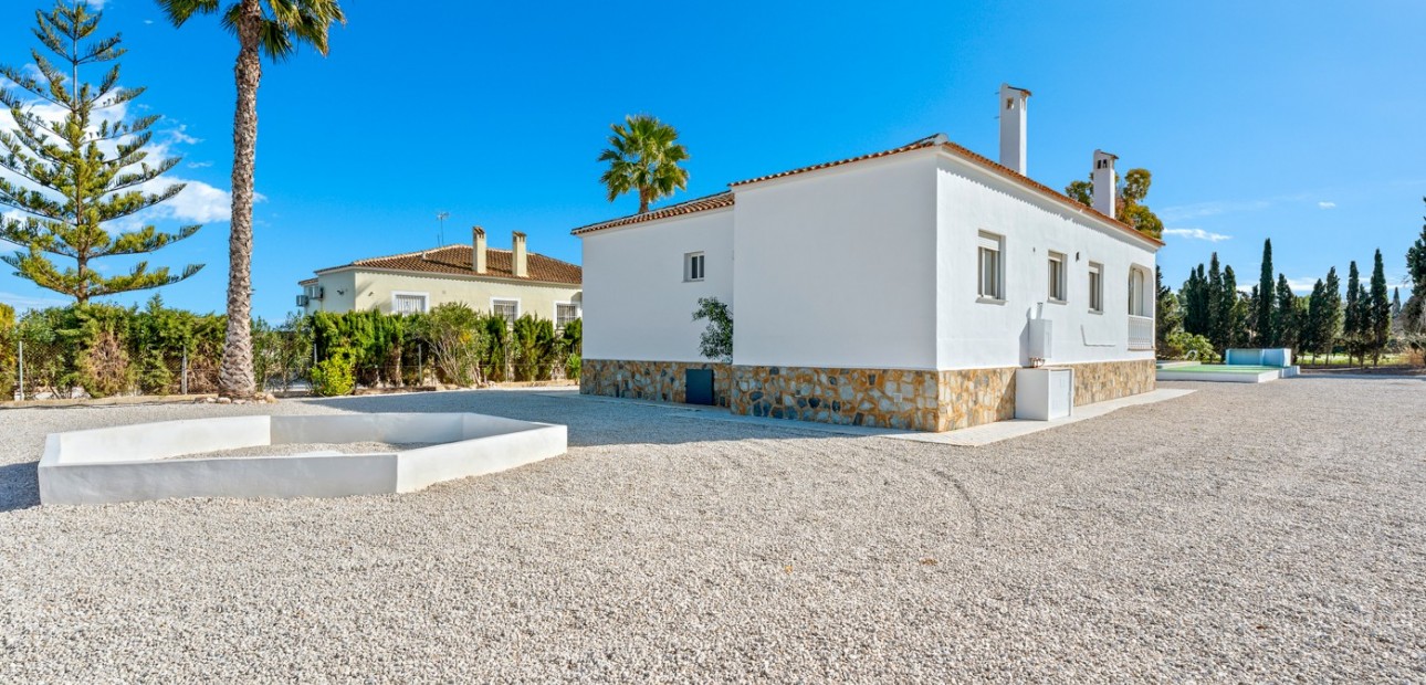 Sale - Country Property -
Dolores