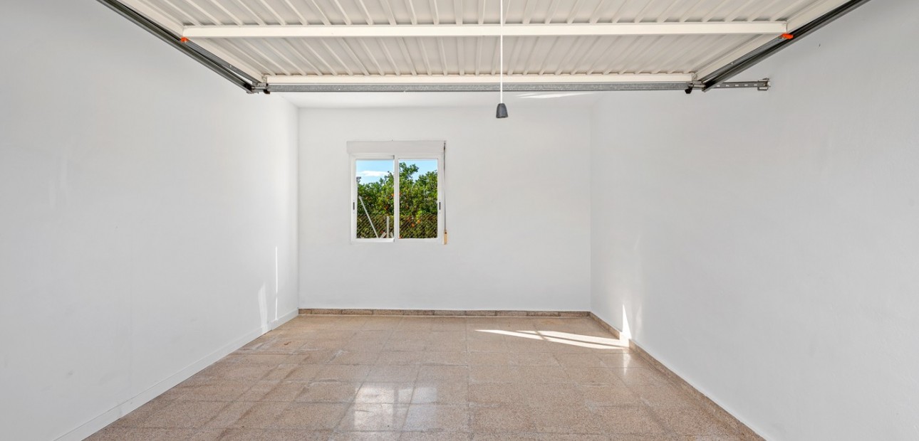 Sale - Country Property -
Dolores