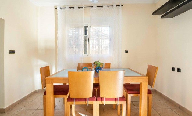 Sale - House -
Orihuela Costa - Los Almendros-La Florida