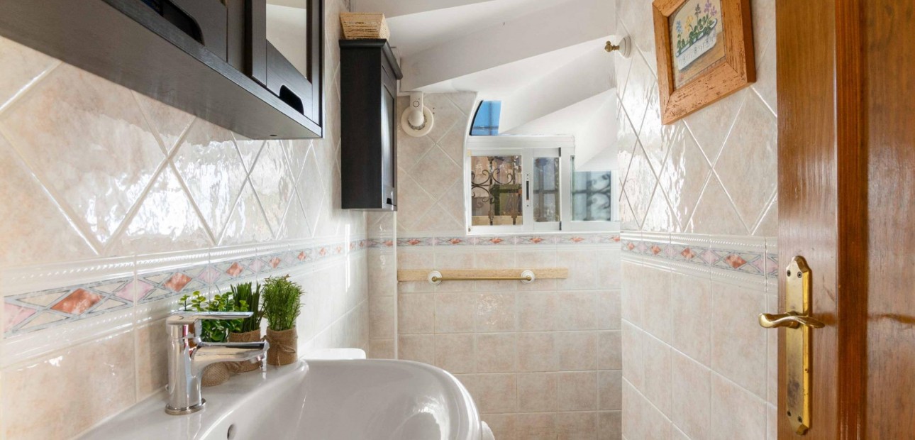 Sale - House -
Orihuela Costa - Los Almendros-La Florida