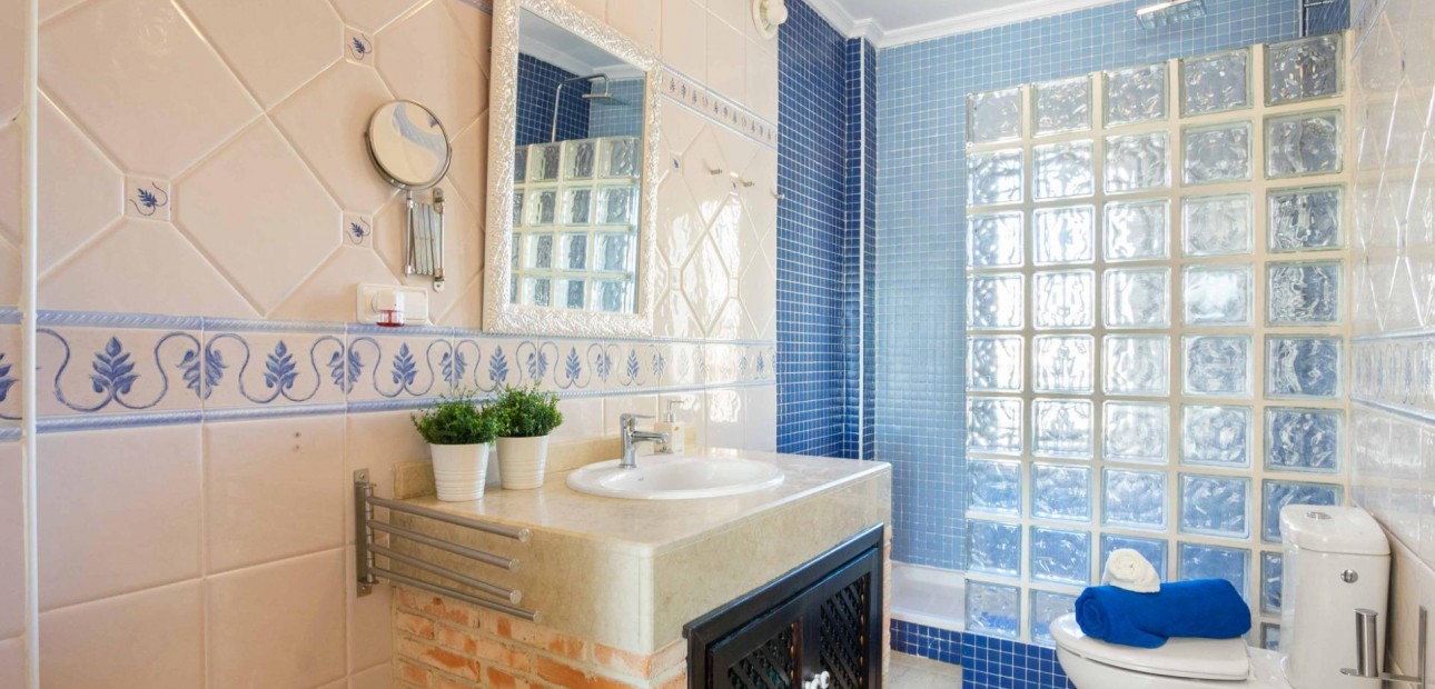 Sale - House -
Orihuela Costa - Los Almendros-La Florida