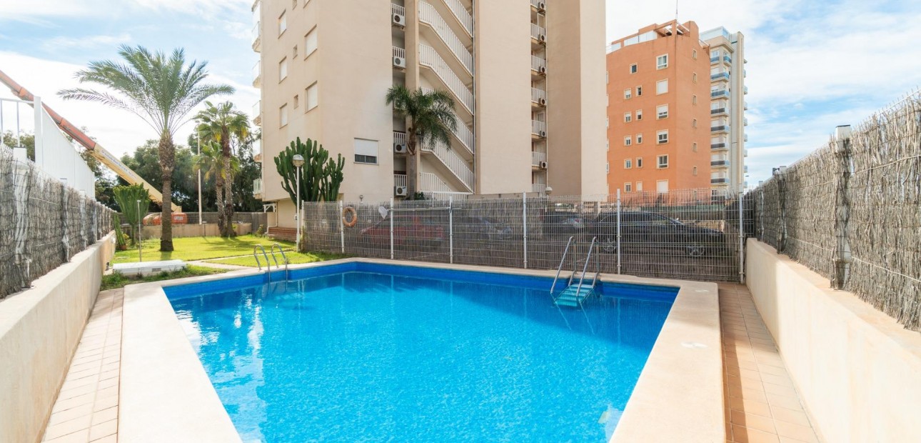 Sale - Apartment / flat -
Guardamar del Segura - Puerto Deportivo