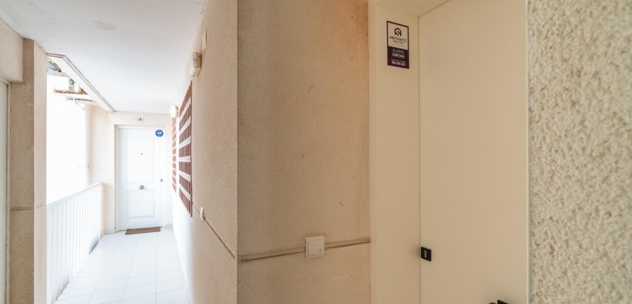 Sale - Apartment / flat -
Guardamar del Segura - Puerto Deportivo