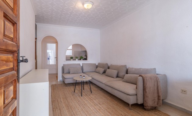 Herverkoop - Herenhuis -
Torrevieja - El Chaparal