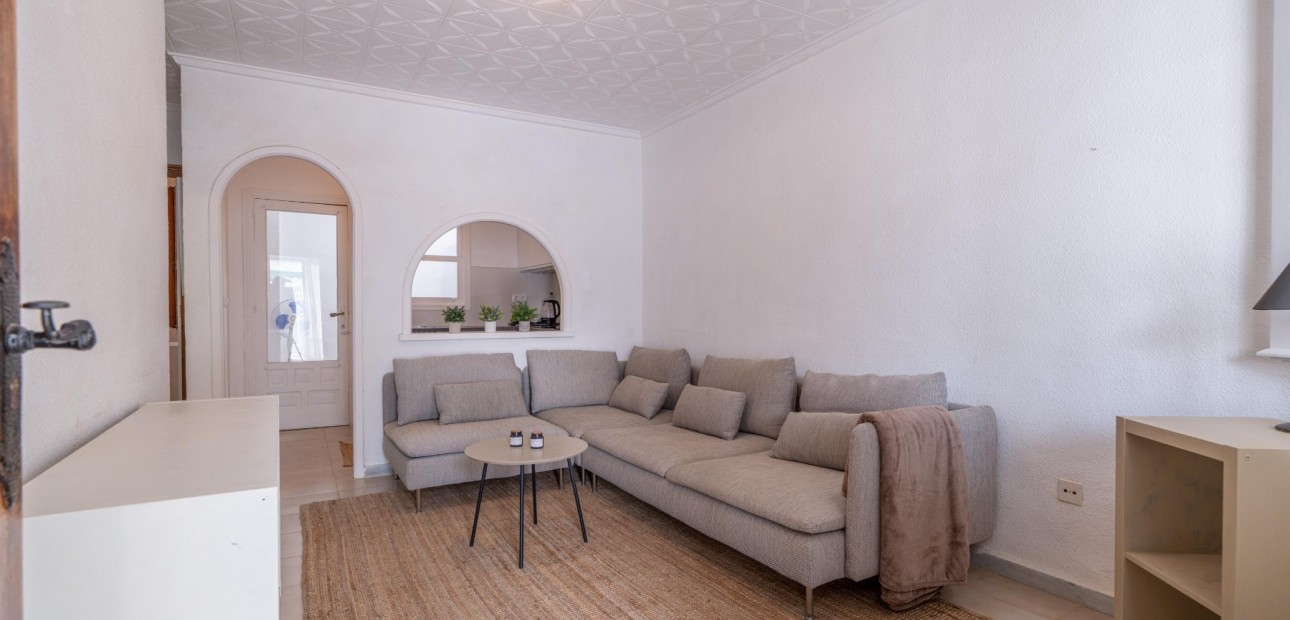 Herverkoop - Herenhuis -
Torrevieja - El Chaparal