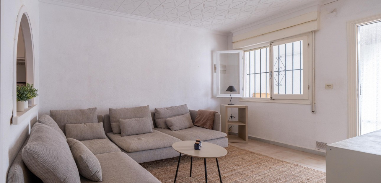 Herverkoop - Herenhuis -
Torrevieja - El Chaparal