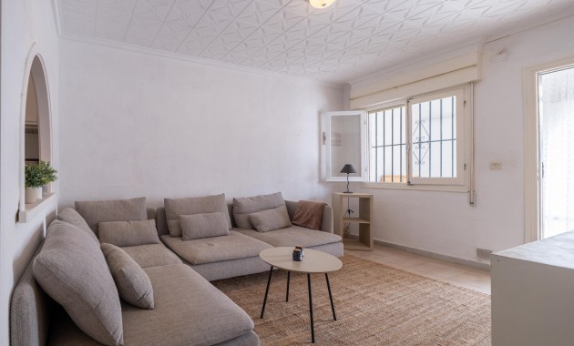 Herverkoop - Herenhuis -
Torrevieja - El Chaparal