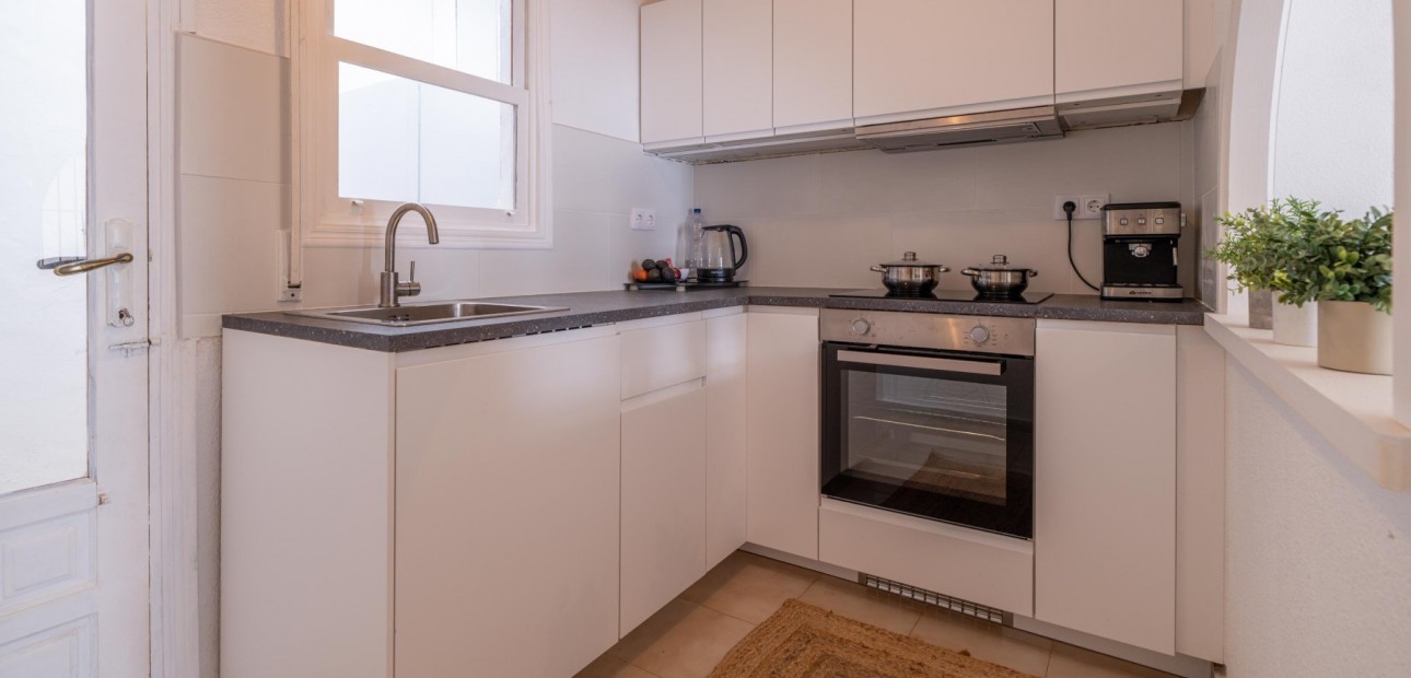 Herverkoop - Herenhuis -
Torrevieja - El Chaparal