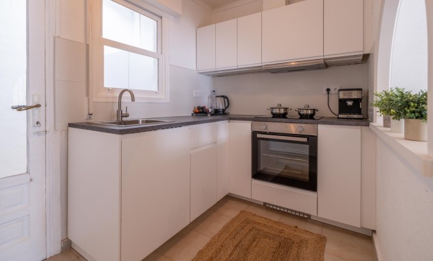 Herverkoop - Herenhuis -
Torrevieja - El Chaparal