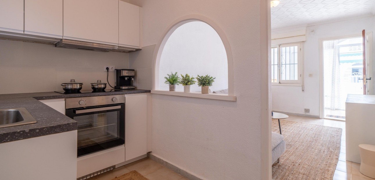 Herverkoop - Herenhuis -
Torrevieja - El Chaparal