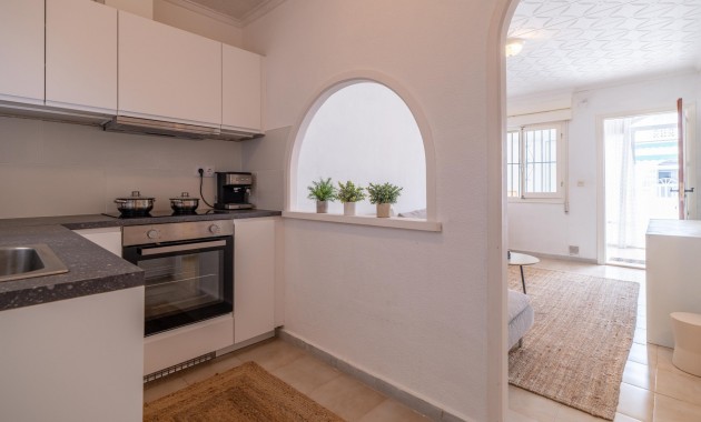 Herverkoop - Herenhuis -
Torrevieja - El Chaparal