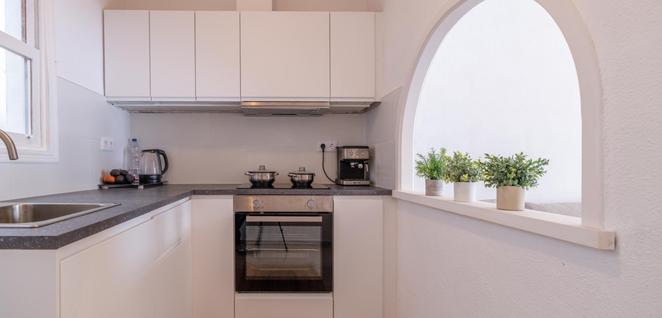 Herverkoop - Herenhuis -
Torrevieja - El Chaparal