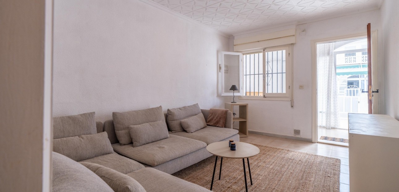 Herverkoop - Herenhuis -
Torrevieja - El Chaparal