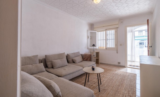 Herverkoop - Herenhuis -
Torrevieja - El Chaparal