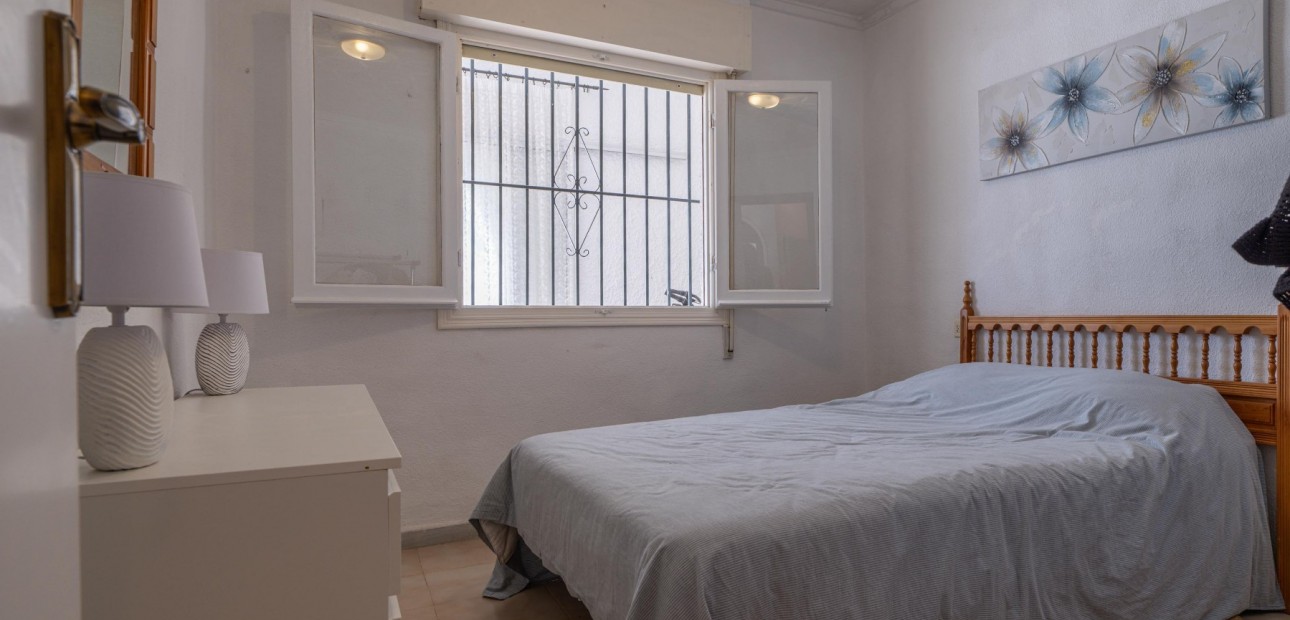 Herverkoop - Herenhuis -
Torrevieja - El Chaparal