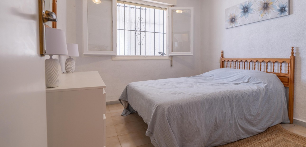 Herverkoop - Herenhuis -
Torrevieja - El Chaparal