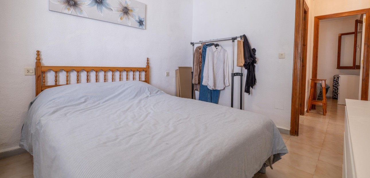 Herverkoop - Herenhuis -
Torrevieja - El Chaparal