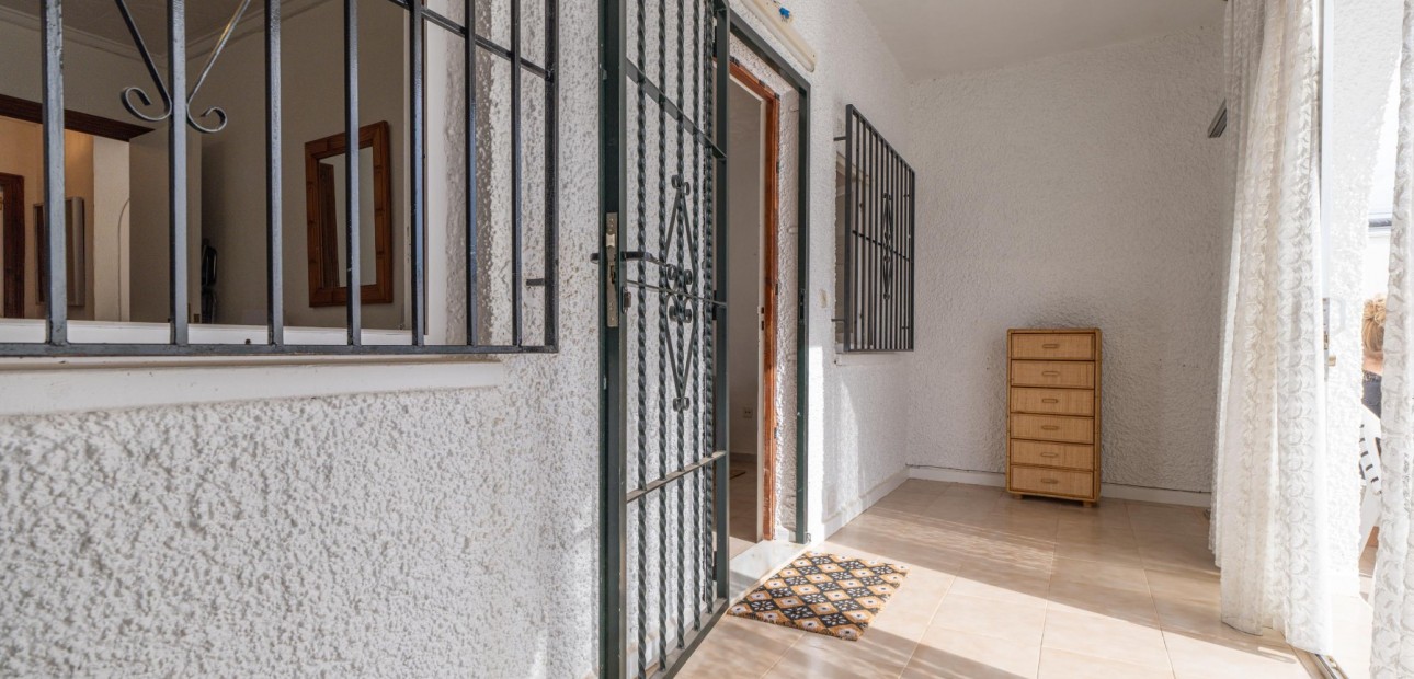 Herverkoop - Herenhuis -
Torrevieja - El Chaparal