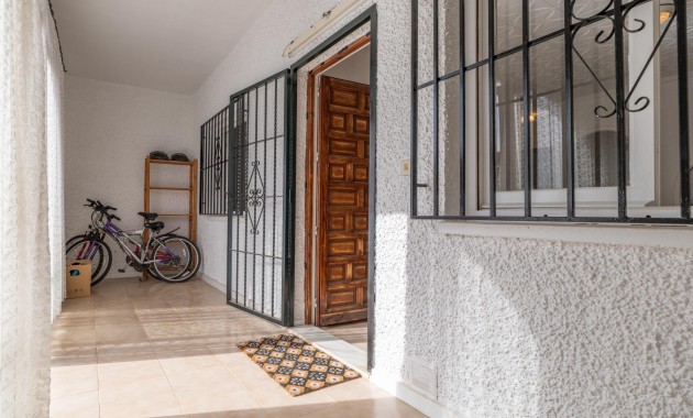 Herverkoop - Herenhuis -
Torrevieja - El Chaparal