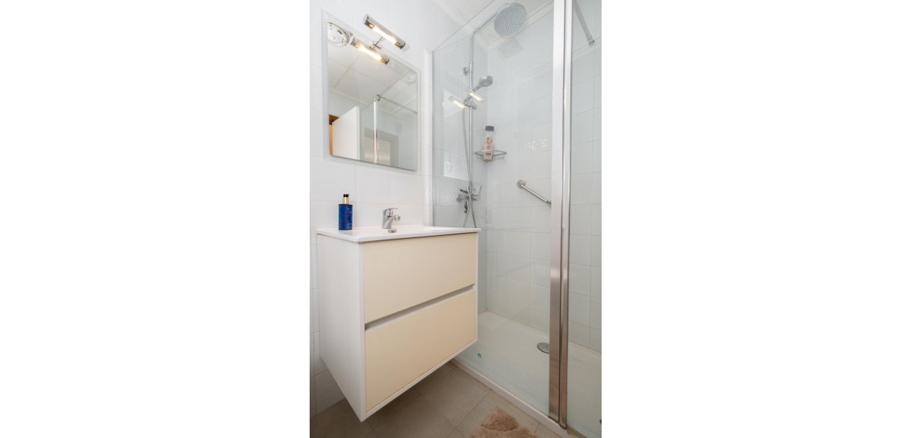 Herverkoop - Herenhuis -
Torrevieja - El Chaparal