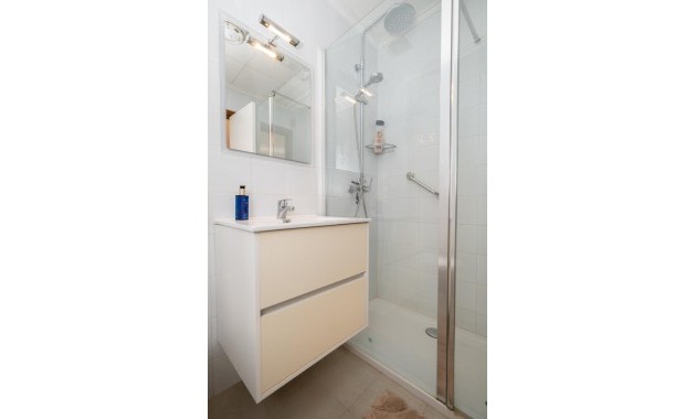 Herverkoop - Herenhuis -
Torrevieja - El Chaparal