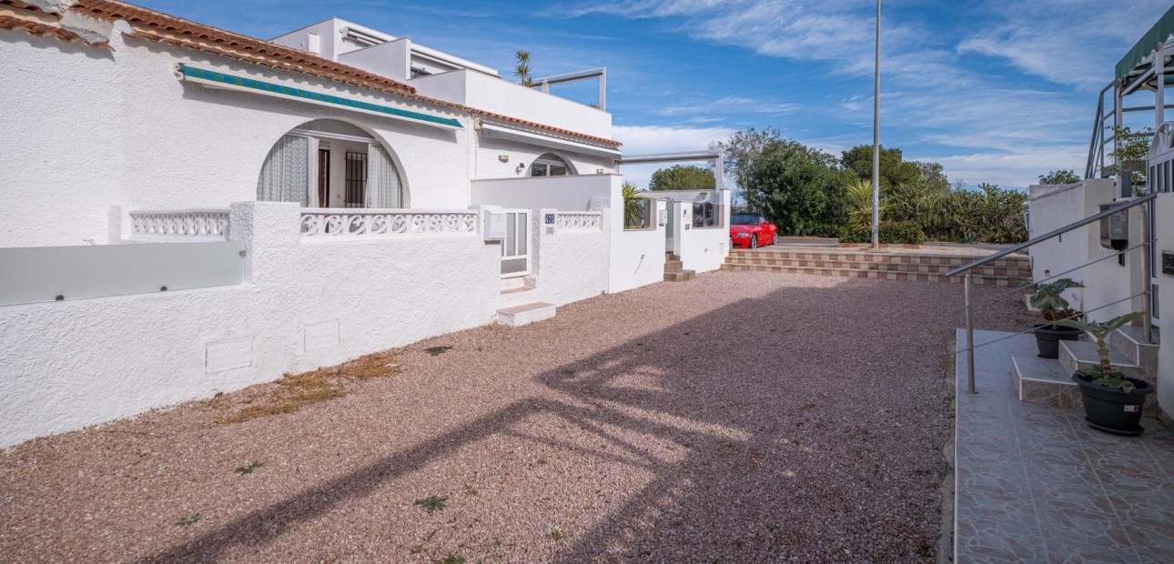 Herverkoop - Herenhuis -
Torrevieja - El Chaparal