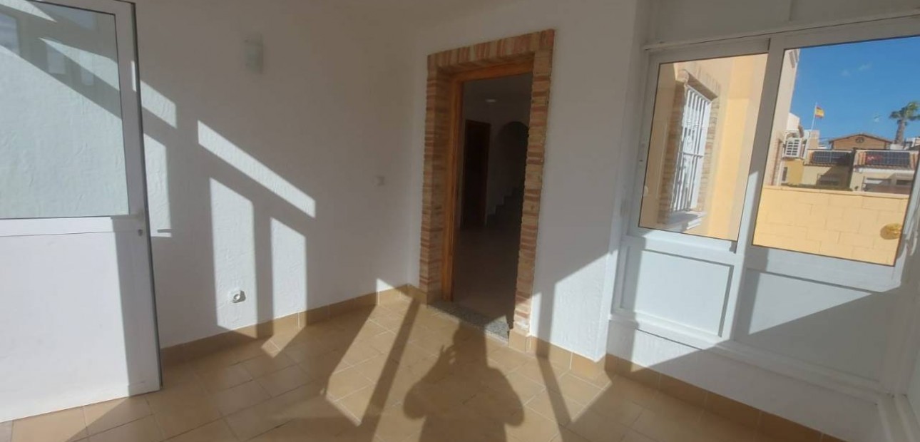 Venta - Villa -
Ciudad Quesada - Lo Marabu