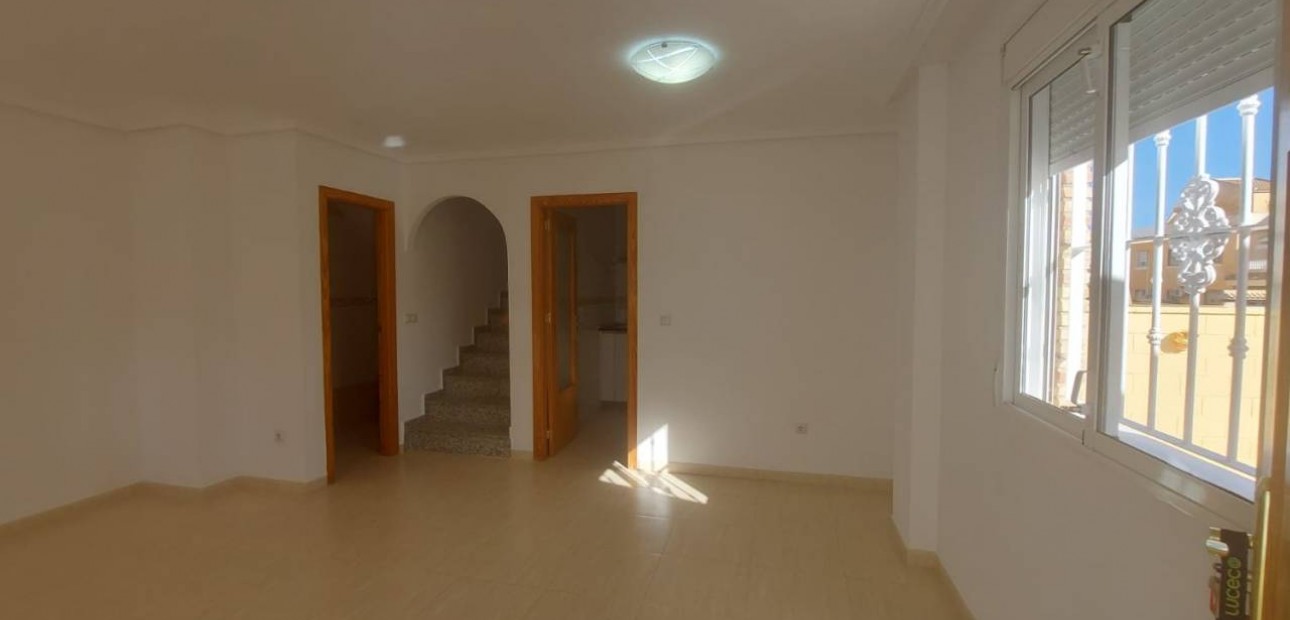 Venta - Villa -
Ciudad Quesada - Lo Marabu